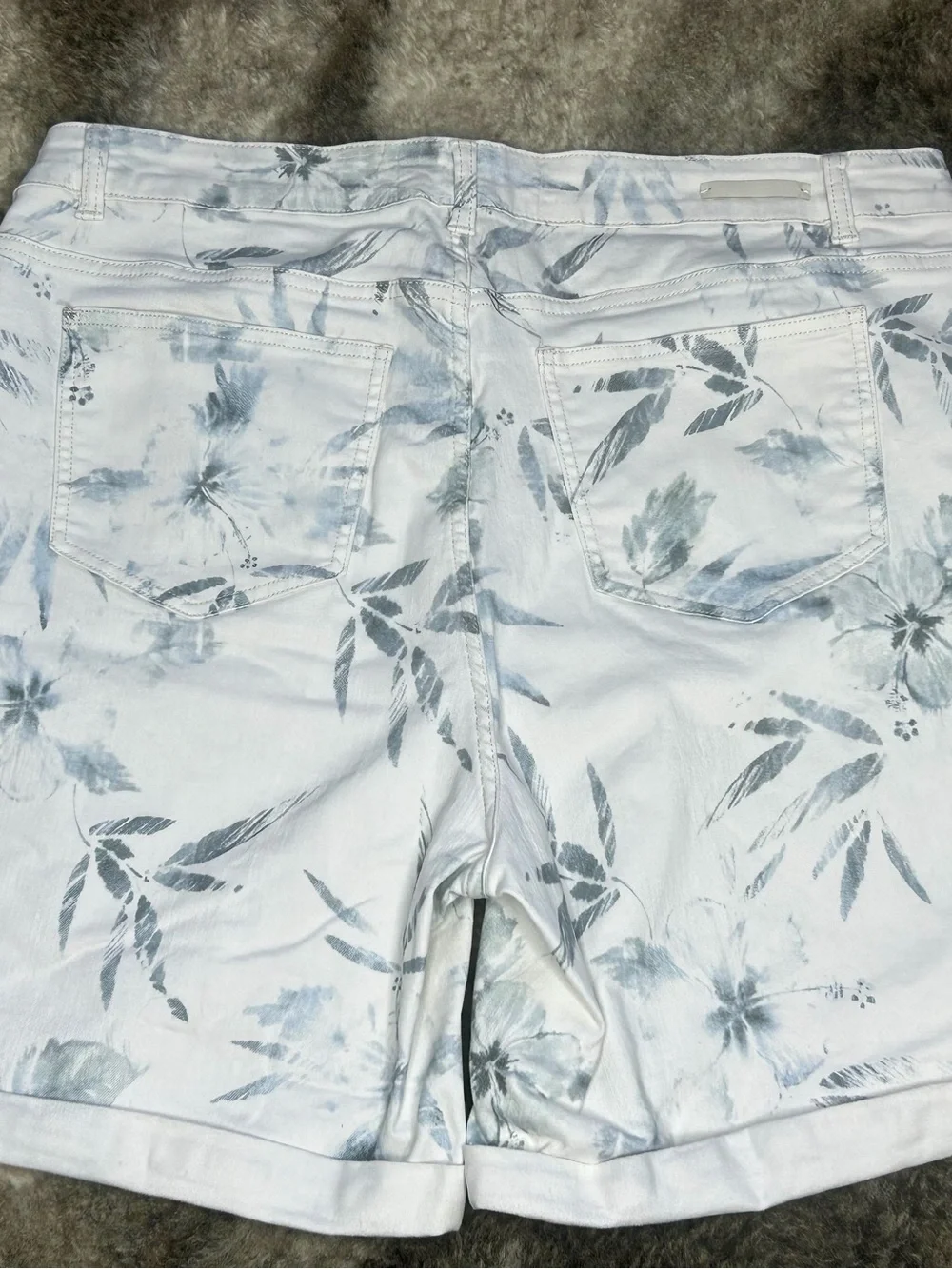 Soft Surroundings White Denim Shorts with Pale Blue Floral Print Sz 18W